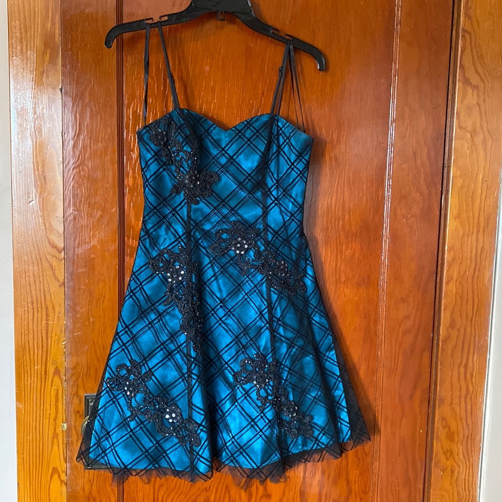 Morgan & Co. size 5/6 teal cocktail dress with black lace and beaded overlay